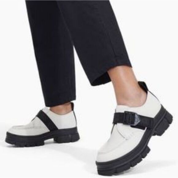 BRAND NEW UGG ASHTON  CASUAL CLASSIC STYLISH  COMBAT SPRING COMFY WINTER… S2 - Picture 1 of 16